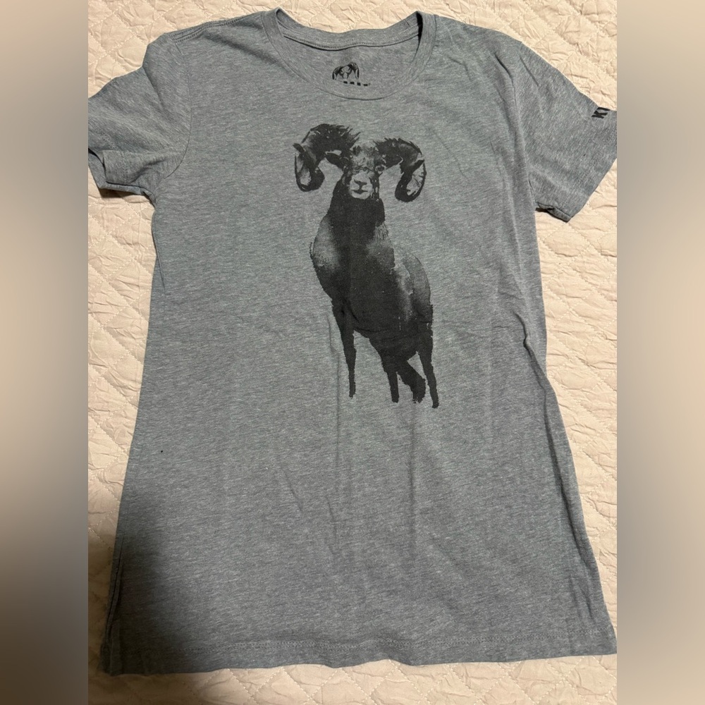 KUIU Heather Gray T-Shirt with Ram Design